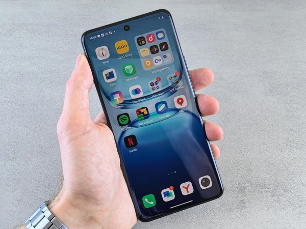 Unraveling the Complexities: Key Challenges in Crafting Multiplayer Experiences for Next-Gen VR Platforms